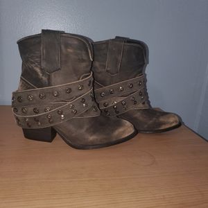 Nwot Very volatile steinway harness bootie size 6